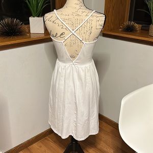 White V-Neck Cross Back Cotton Sundress Small